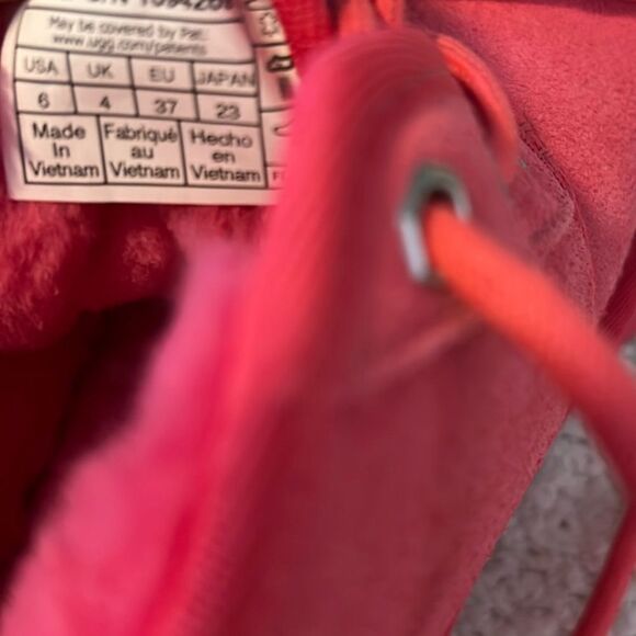 UGG Women’s Neumel II Chukka Boot pink, Size 6, NWOT Display pair - Picture 12 of 13